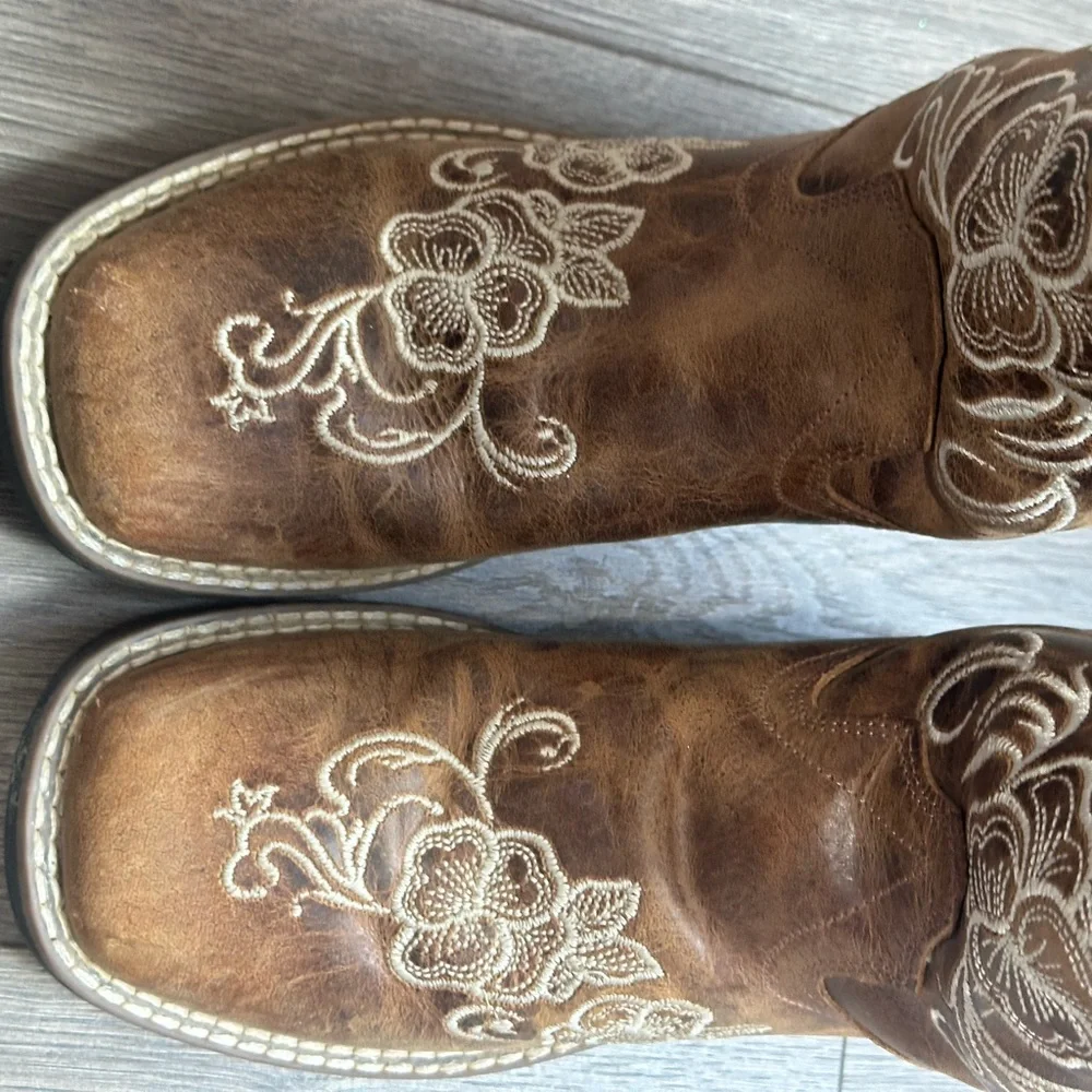 Shyanne Floral Embroidered Western Leather Brown Boots - Picture 13 of 13